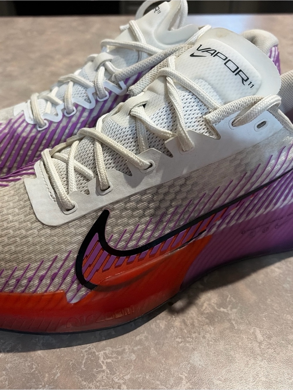 NIKE ZOOM VAPOR HC TENNIS FUCHSIA/WHITE MENS 9 WOMENS 10.5